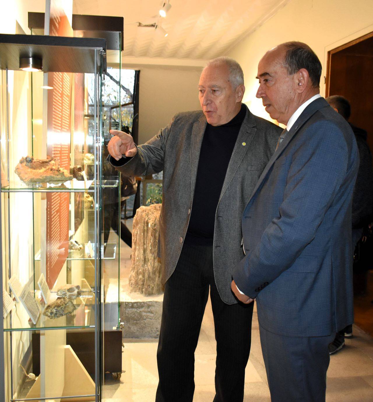  Зам.-кметът инж. Петър Петров 